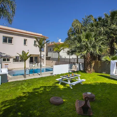 Villa Michelle 10 *
